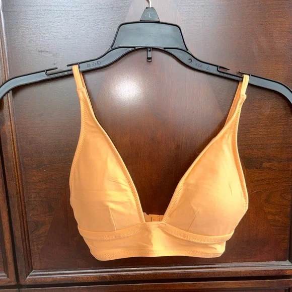 Bundle of 4 Bikini Tops - Picture 11 of 15